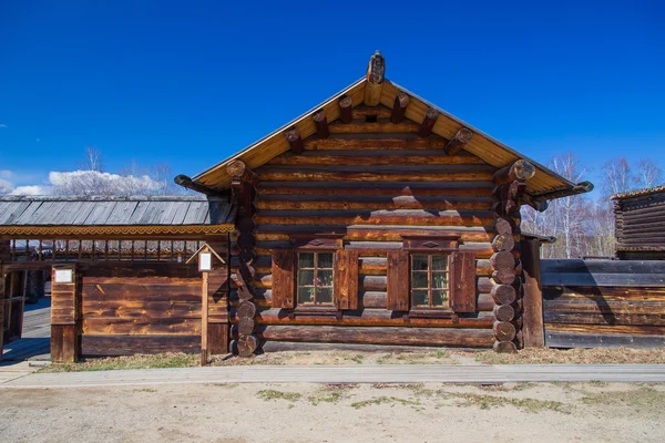 Tradiční ruské dřevěný dům — Stock fotografie