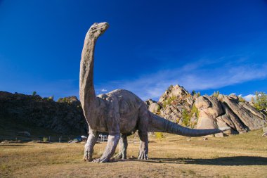 Dev dinozor heykeli
