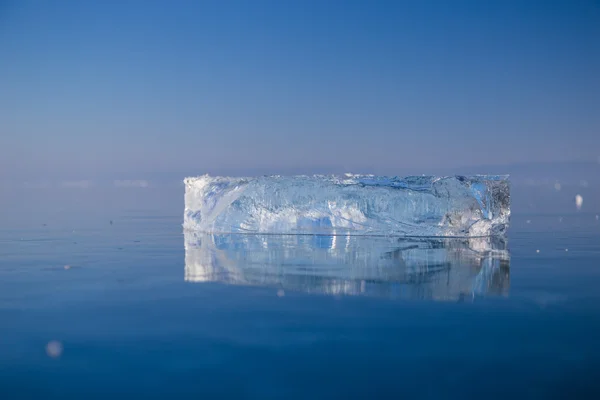 Прозрачный лед — стоковое фото