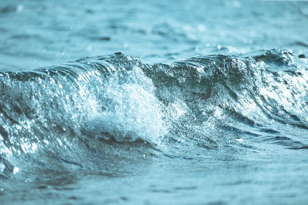 Wave of crystal-clear water — Stock Photo, Image