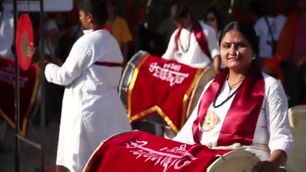 祭ではインドのドラム パフォーマンス — ストック動画