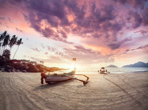 Закат на пляже Гоа — стоковое фото