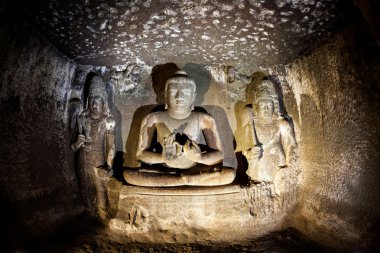 Hindistan mağaralarda Ellora