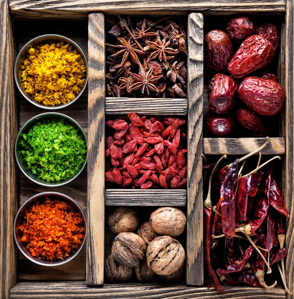 Kryddor i förpackningen — Stockfoto
