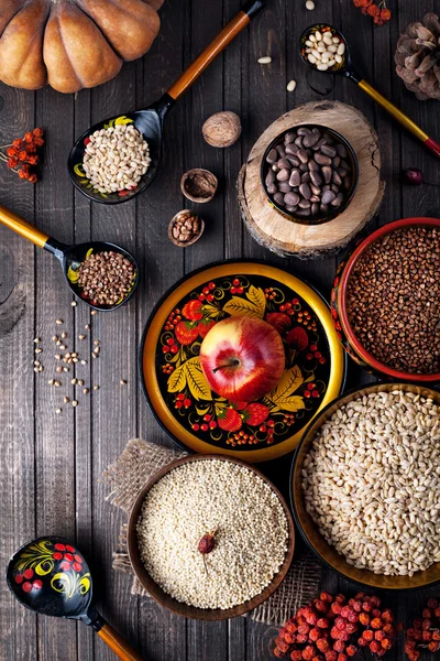 La comida tradicional rusa en las vacaciones Shrovetide —  Fotos de Stock