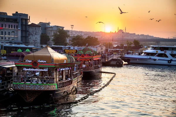 Istanbul boats at sunset — Stock Photo, Image