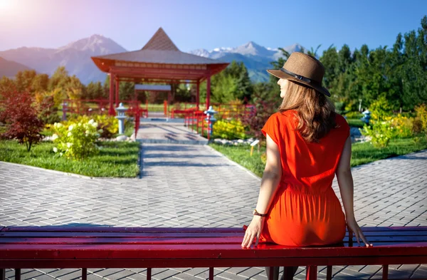 Turist i japanska trädgården — Stockfoto