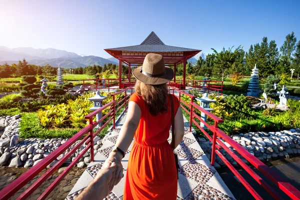 Folgen Sie mir in den japanischen Garten — Stockfoto