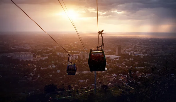 Bella vista della città di Almaty da Koktobe — Foto Stock