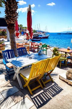 Deniz manzaralı restoran.