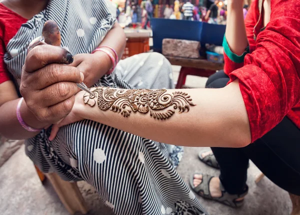 Malowanie henną w Indiach — Zdjęcie stockowe