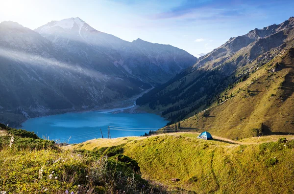 Campeggio in montagna — Foto Stock