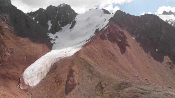 Foto aérea del hermoso Lago de la Montaña — Vídeo de stock