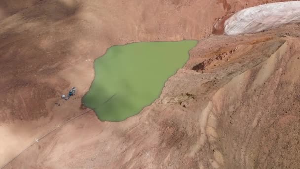 Foto aérea del hermoso Lago de la Montaña — Vídeo de stock