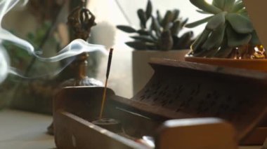 Tütsü dumanı yavaş çekimde yakın çekim