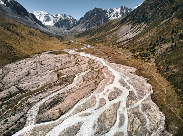 Letecký Pohled Řeku Horském Údolí Pohoří Tien Shan Almaty Kazachstánu — Stock fotografie