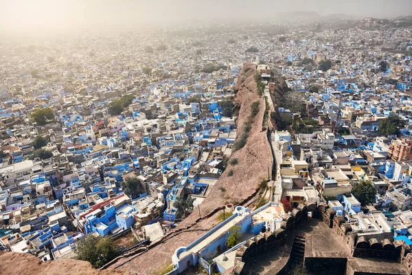 从印度拉贾斯坦邦Jodhpur的Mehrangarh福特俯瞰蓝色城市 — 图库照片