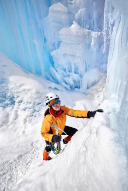 buz, macera, tırmanma, tırmanış, kar, tırmanış, dağcılık, yüksek, spor, meydan okuma, soğuk, dağ, aşırı, yürüyüş, aktif, eğlence, açık hava, bir, beyaz, buzullar, tehlikeli, dağcı, zirve, risk, balta, donma, doğa, l