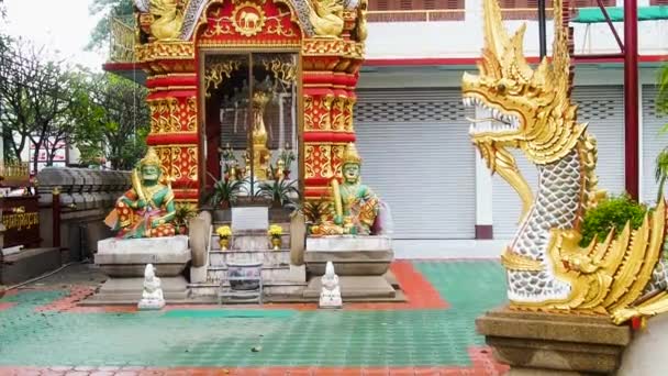 チェンマイの仏教寺院の観光客タイ — ストック動画