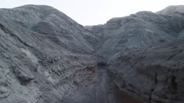 Kazakistan 'daki Aktau Kanyon çöllerinin insansız hava aracı görüntüleri.