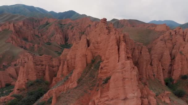 Luchtfoto van het Rode Woestijngebergte in Kazachstan — Stockvideo