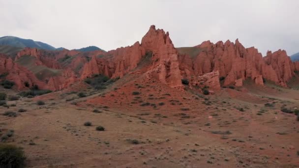 Luchtfoto van het Rode Woestijngebergte in Kazachstan — Stockvideo