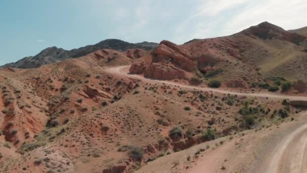 Drone shot of bicyclist ride in the desert canyon — Stock Video