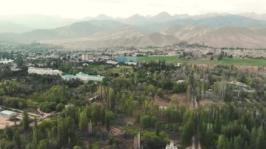 Yaz Plajı Gölü Issik Kul Kirgizstan