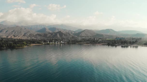 Ruh Ordo湖夏季海滩Issik Kul Kirgizstan — 图库视频影像