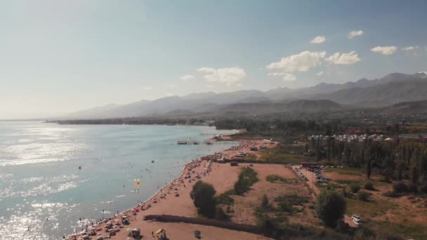 Yaz Plajı Gölü Issik Kul Kirgizstan — Stok video
