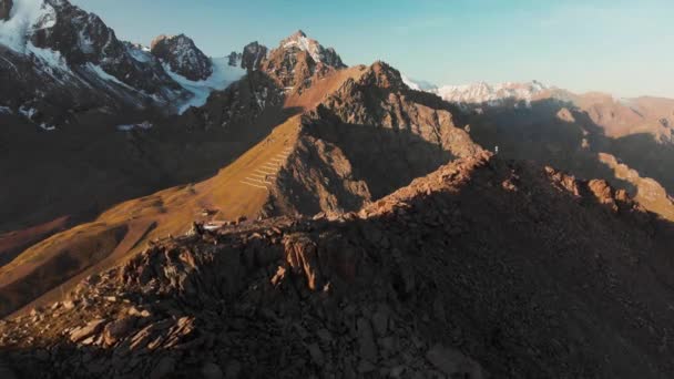 Vista aérea de la estación de esquí de montaña Shymbulak — Vídeos de Stock