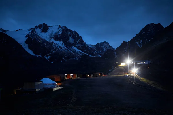 Bela Paisagem Hotel Resort Com Casa Iurte Shymbulak Noite Contra — Fotografia de Stock