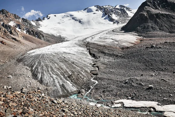 Prachtig Landschap Van Grote Ijsgletsjer Sneeuwbergen Bij Bewolkt Blauw Tien — Stockfoto