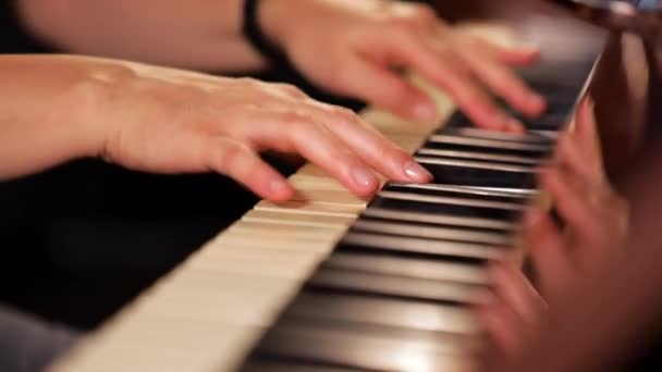 Woman playing on vintage wooden piano — Stock Video