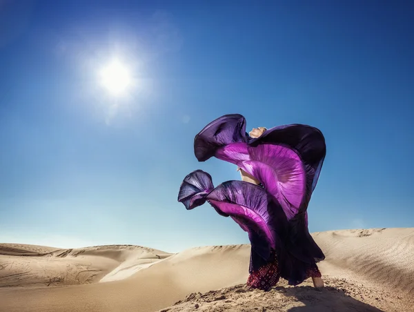 Danza en el desierto — Foto de Stock