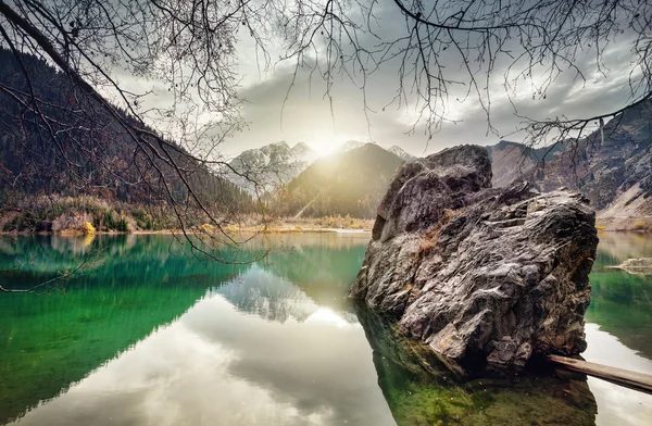 Lago di montagna — Foto Stock