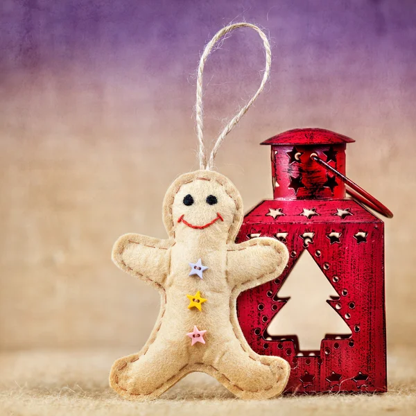 Gingerbread toy near lantern — Stock Photo, Image