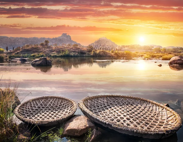 Bateaux près de Rivière Hampi — Photo