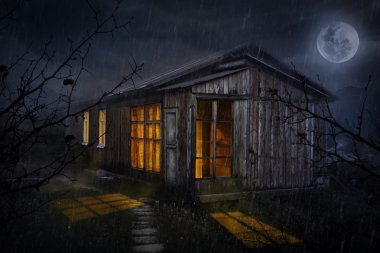 Geceleri parlayan penceresi olan ev