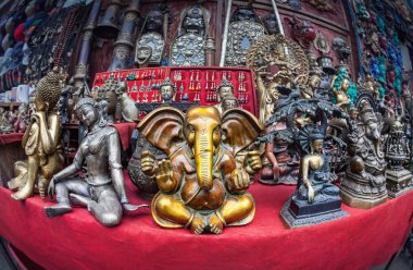Hediyelik eşya dükkanında Ganesh 