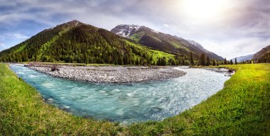 dağ Nehri Panoraması