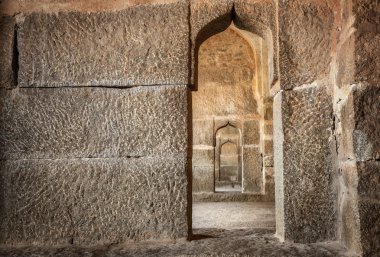 Hampi ahırda fil