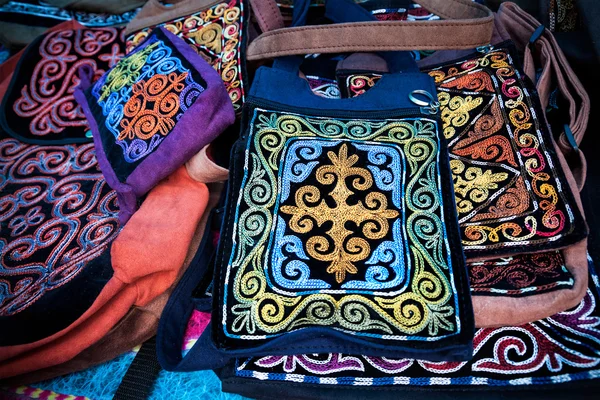 Kasachische ethnische Taschen auf dem Markt — Stockfoto