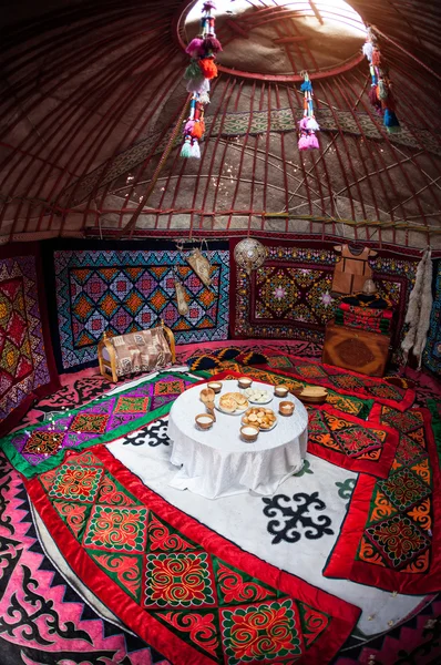 Intérieur de la yourte kazakhe — Photo