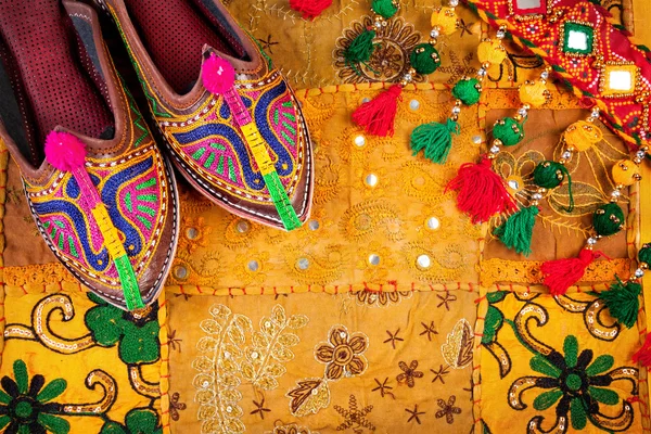 Etnia Rajasthan sapatos e cinto — Fotografia de Stock