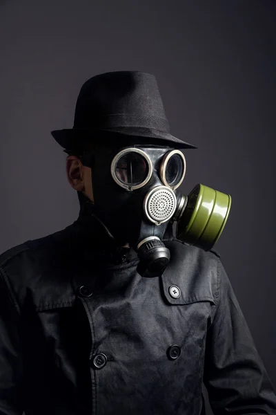 Man in gas mask — Stock Photo, Image