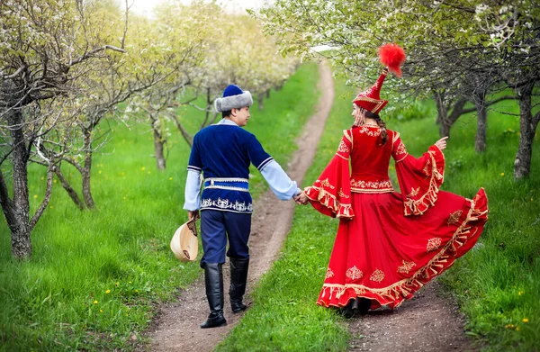 Casal kazakh no amor — Fotografia de Stock