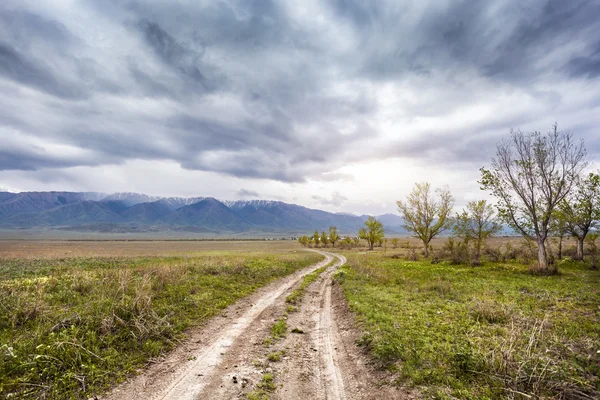 Camino a las montañas —  Fotos de Stock