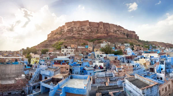 蓝色的城市和 Mehrangarh 堡 — 图库照片