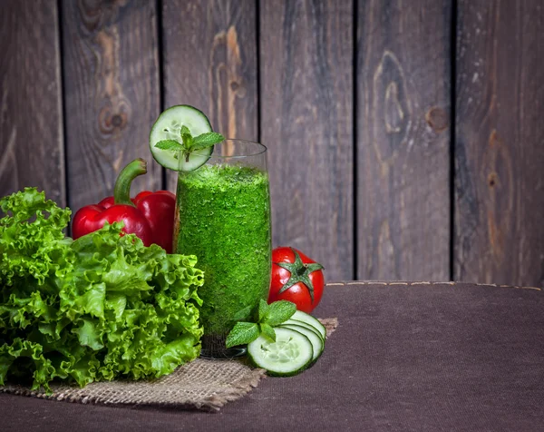 Green vegetable smoothie — Stock Photo, Image